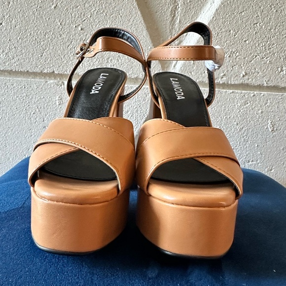 BNIB ASOS Lamoda flared heel platform sandal - Picture 13 of 15